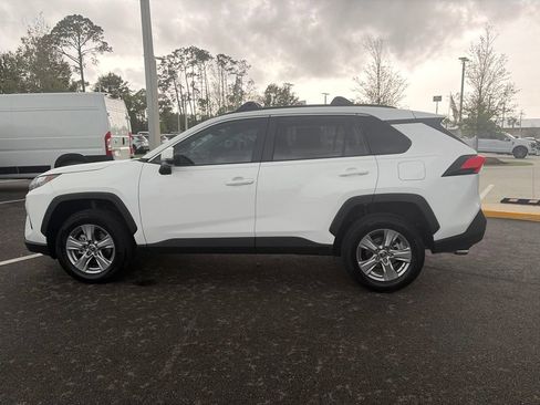 Used 2025 Toyota RAV4 XLE AWD/4WD image 11
