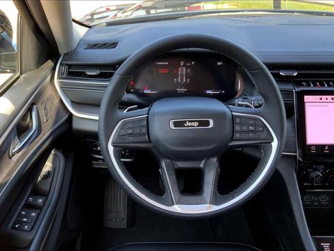 Used 2024 Jeep Grand Cherokee Limited image 5