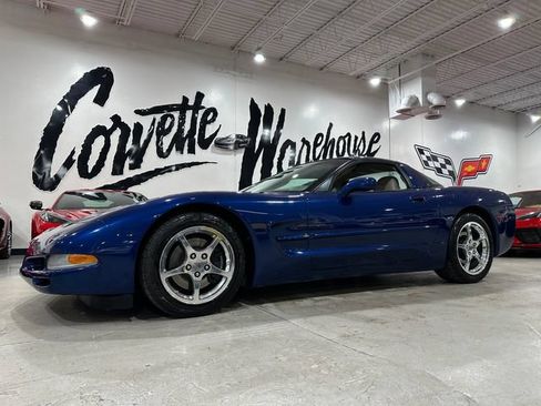 Used 2004 Chevrolet Corvette Coupe w/ Preferred Equipment Group RWD image 1
