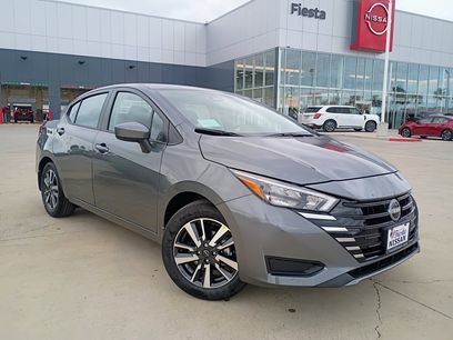 New 2025 Nissan Versa SV w/ Trunk Package