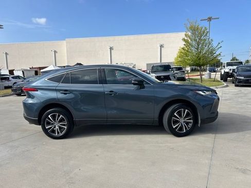 Used 2023 Toyota Venza LE AWD/4WD image 2