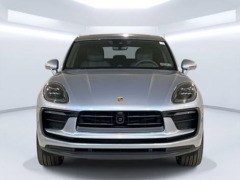 New 2026 Porsche Macan image 2
