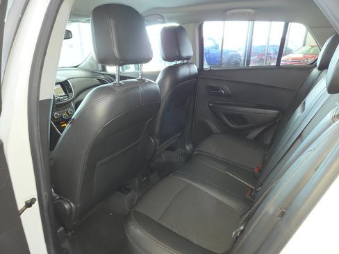 Used 2019 Chevrolet Trax LT w/ LT Convenience Package FWD image 21