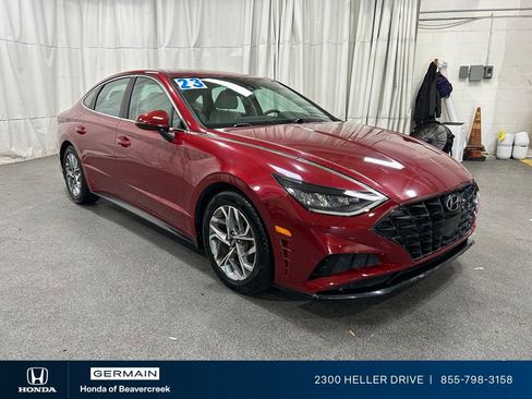Used 2023 Hyundai Sonata SEL w/ Preferred Accessory Package FWD image 2