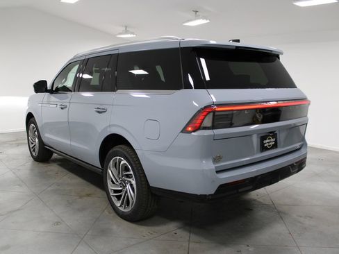 New 2025 Lincoln Navigator Reserve image 6