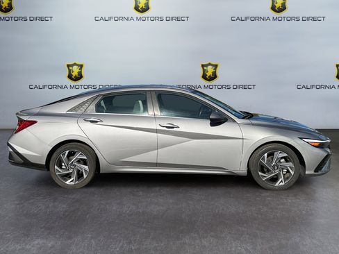 Used 2025 Hyundai Elantra Limited image 6