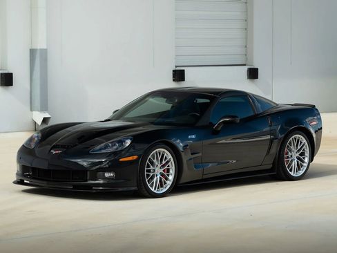 Used 2013 Chevrolet Corvette ZR1 w/ 3ZR Preferred Equipment Group image 2