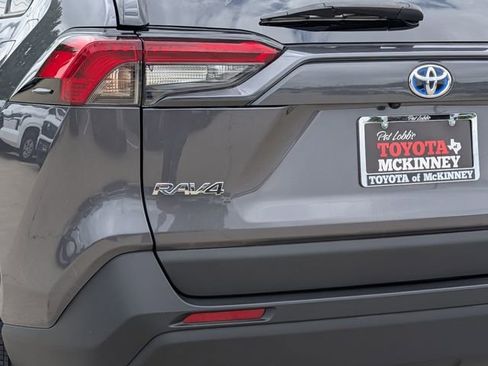 Used 2022 Toyota RAV4 XLE AWD/4WD image 8