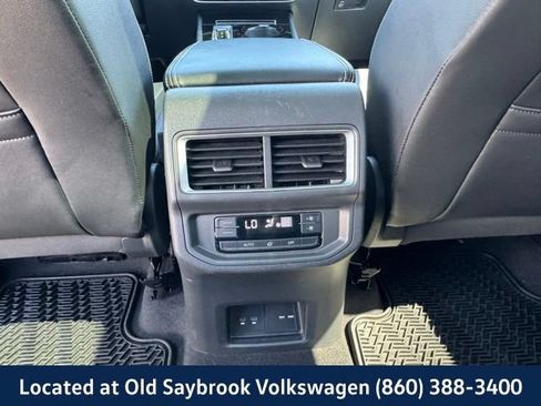 Used 2024 Volkswagen Atlas SE AWD/4WD image 12