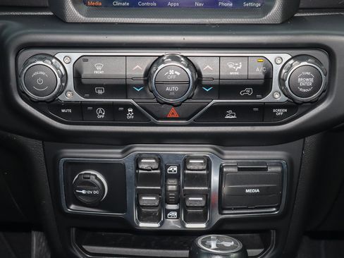 Used 2021 Jeep Wrangler Unlimited Sahara image 23