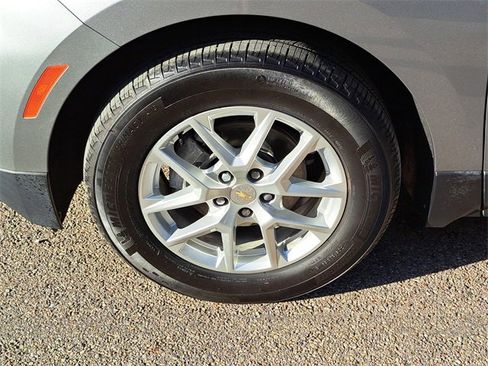 Used 2023 Chevrolet Equinox LS image 9