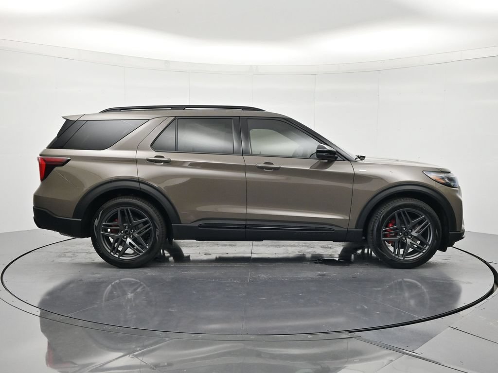 New 2027 Ford Explorer ST-Line w/ ST-Line Street Pack RWD image 4