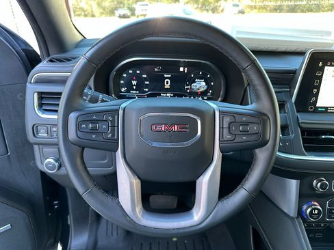 Used 2023 GMC Yukon SLT w/ SLT Premium Package image 21