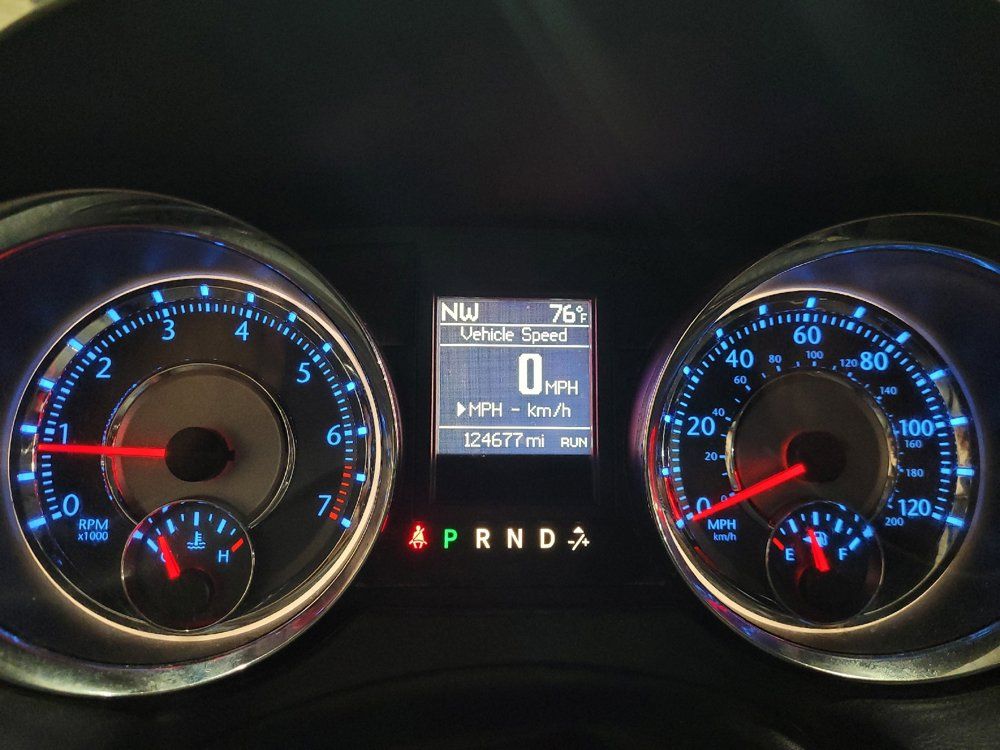 Used 2016 Chrysler Town & Country Touring FWD image 23