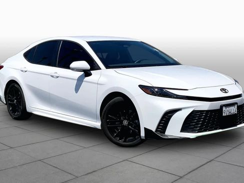 Used 2026 Toyota Camry SE FWD image 2