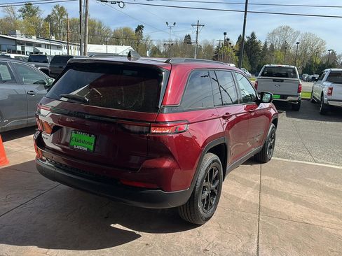 Used 2024 Jeep Grand Cherokee Altitude AWD/4WD image 6