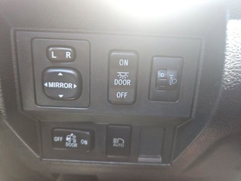 Used 2020 Toyota Tundra SR5 w/ SR5 Upgrade Package RWD image 16