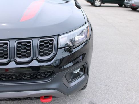 Used 2025 Jeep Compass Trailhawk AWD/4WD image 40