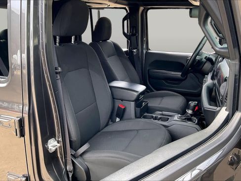 Used 2022 Jeep Gladiator Sport AWD/4WD image 9