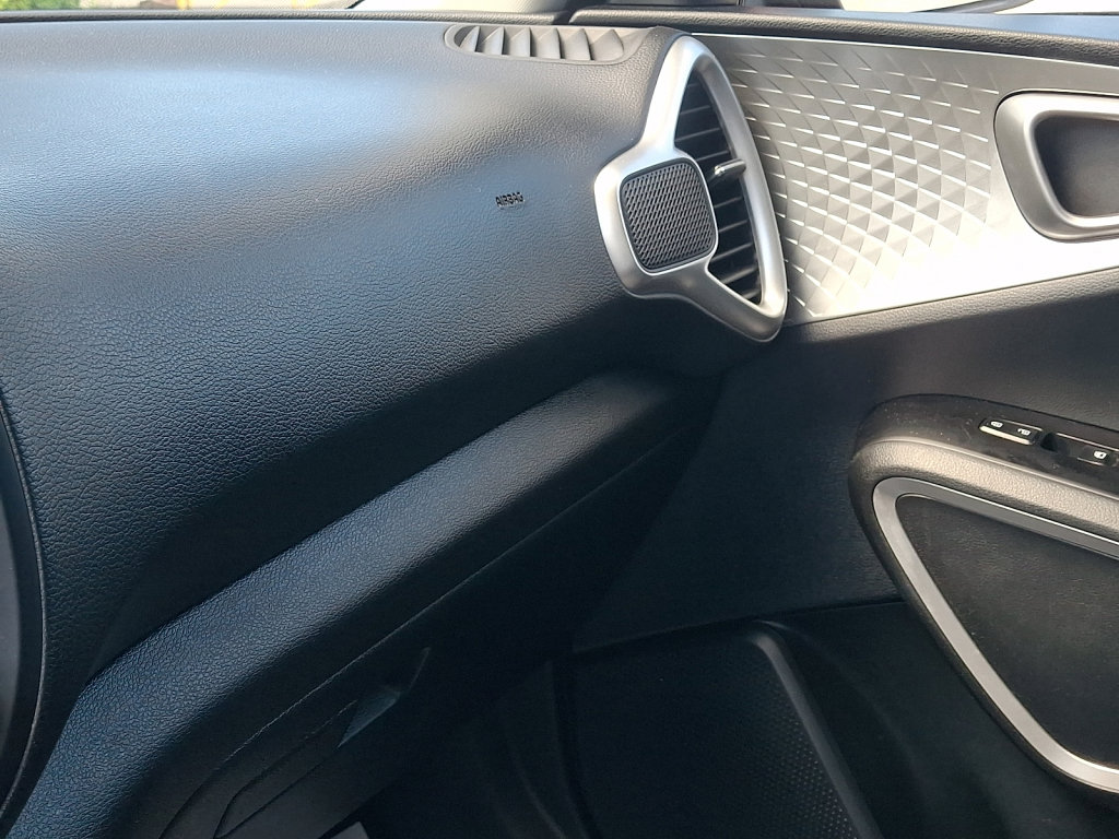 Used 2024 Kia Soul LX w/ LX Technology Package FWD image 32