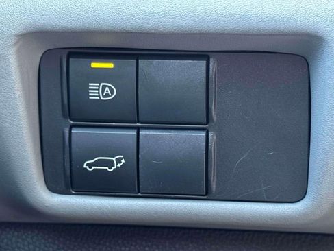 Used 2020 Toyota Highlander XLE image 19