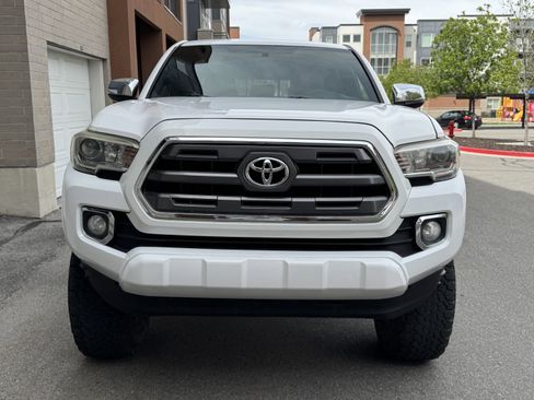 Used 2017 Toyota Tacoma Limited w/ Tow Package AWD/4WD image 13