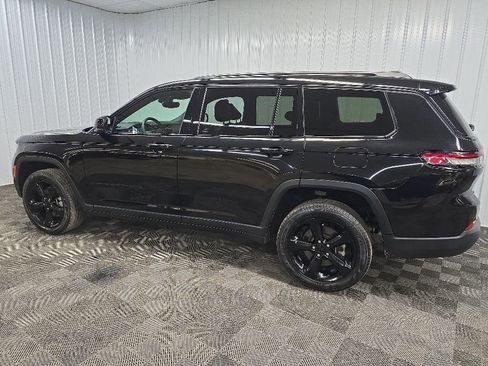 Used 2024 Jeep Grand Cherokee L Limited w/ Black Appearance Package AWD/4WD image 4