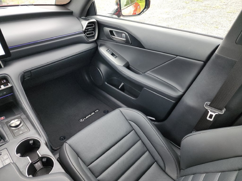 Used 2026 Lexus IS 350 F Sport w/ Technology Package RWD image 17