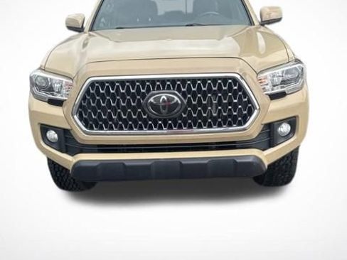 Used 2019 Toyota Tacoma TRD Off-Road AWD/4WD image 7