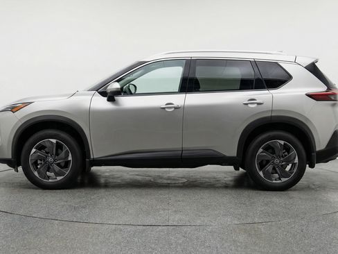 Used 2025 Nissan Rogue SV AWD/4WD image 5
