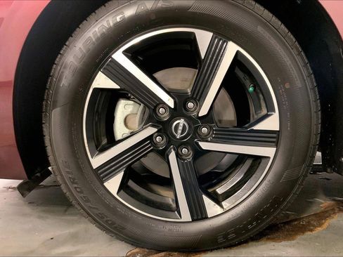 Used 2025 Nissan Sentra SV FWD image 9