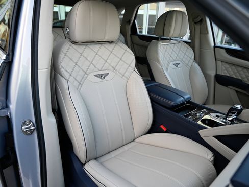 Used 2022 Bentley Bentayga image 57