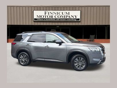 Used 2022 Nissan Pathfinder SV w/ SV Premium Package