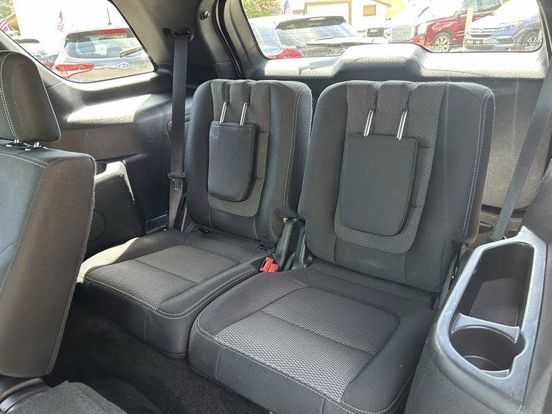 Used 2017 Ford Explorer XLT w/ Equipment Group 201A FWD image 16