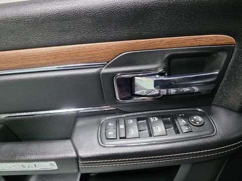 Used 2016 RAM 1500 Laramie w/ Convenience Group image 18