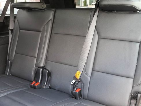 Used 2022 Chevrolet Suburban Z71 image 16