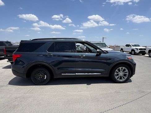 Used 2022 Ford Explorer XLT w/ Equipment Group 202A RWD image 3