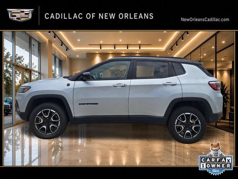 Used 2024 Jeep Compass Trailhawk AWD/4WD image 6