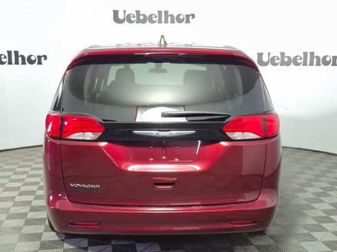 Used 2022 Chrysler Voyager LX image 6
