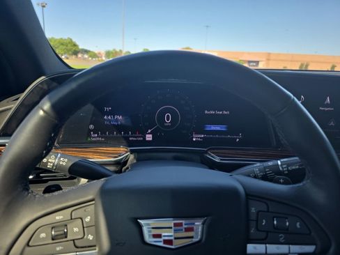 Used 2022 Cadillac Escalade Premium Luxury RWD image 19
