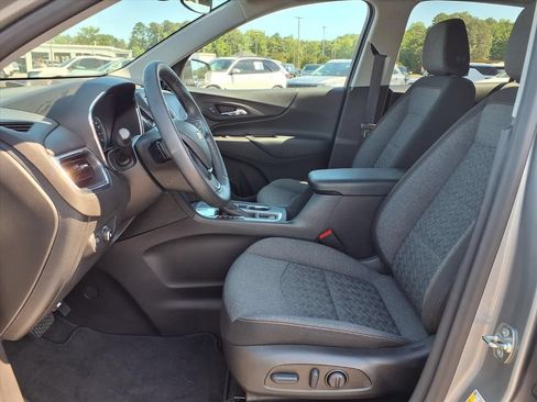Used 2024 Chevrolet Equinox LT FWD image 3