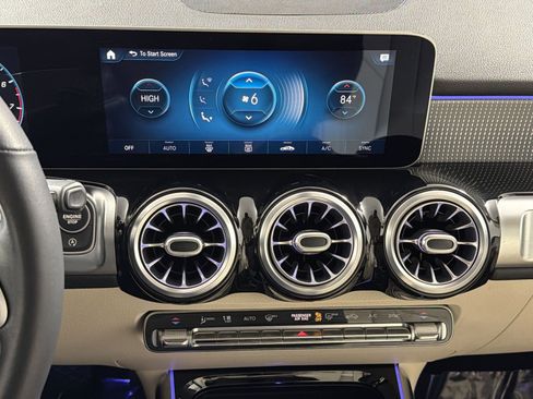 Used 2021 Mercedes-Benz GLB 250 4MATIC image 20