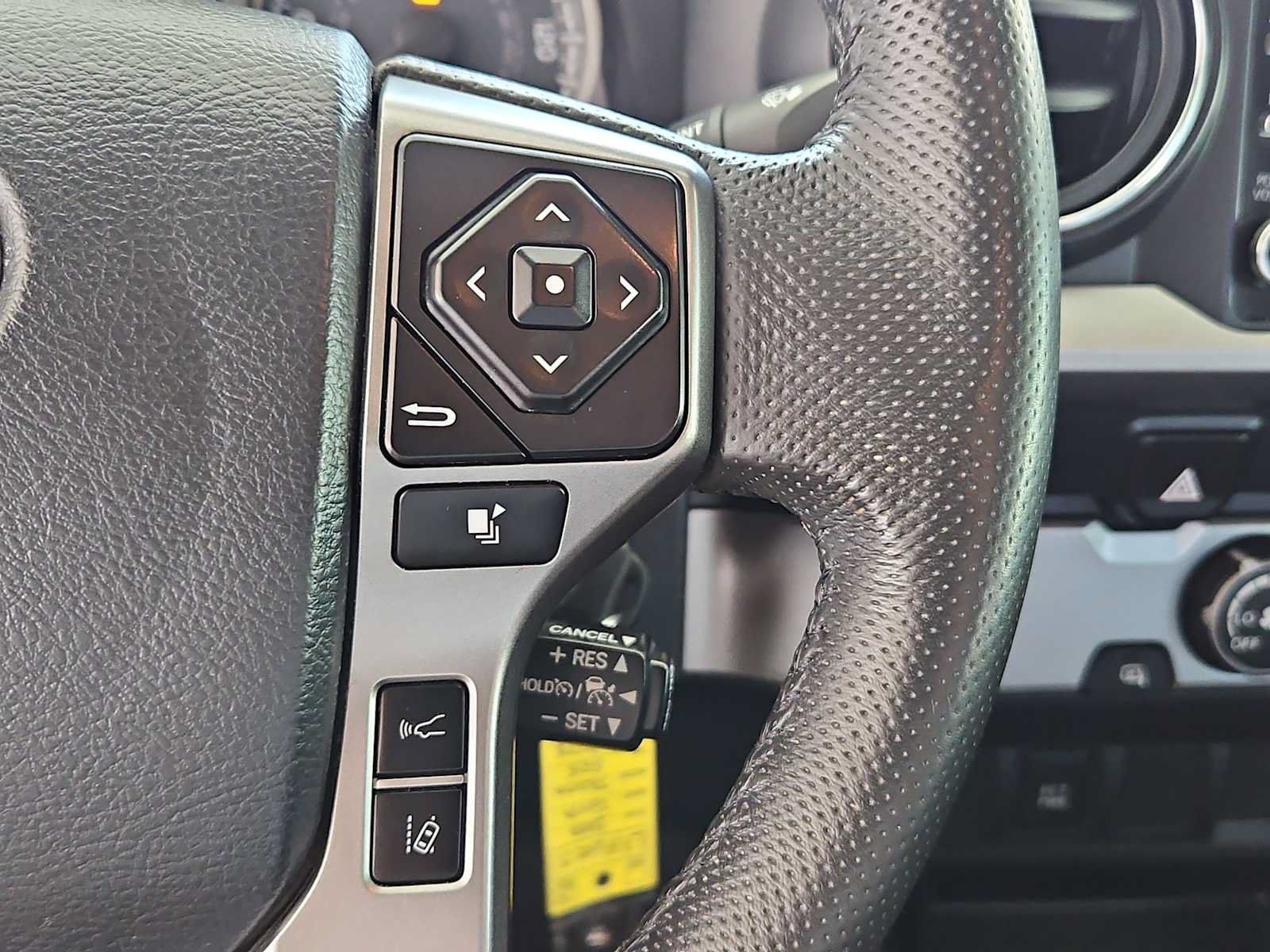 Used 2020 Toyota Tacoma SR5 RWD image 15