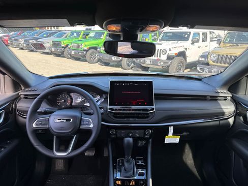 New 2026 Jeep Compass Latitude image 33