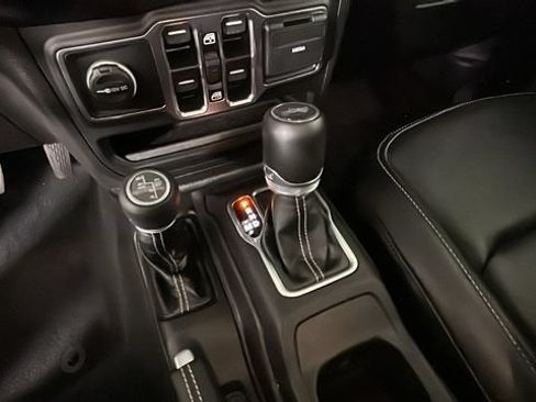 Used 2023 Jeep Wrangler Unlimited Sahara w/ Cold Weather Group AWD/4WD image 21