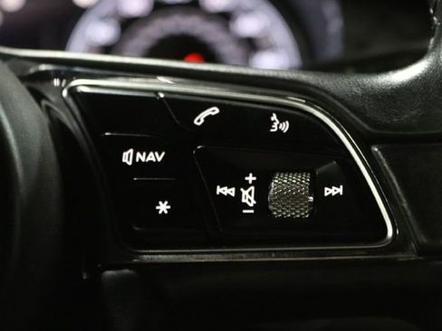 Used 2020 Bentley Bentayga Design Series AWD/4WD image 13