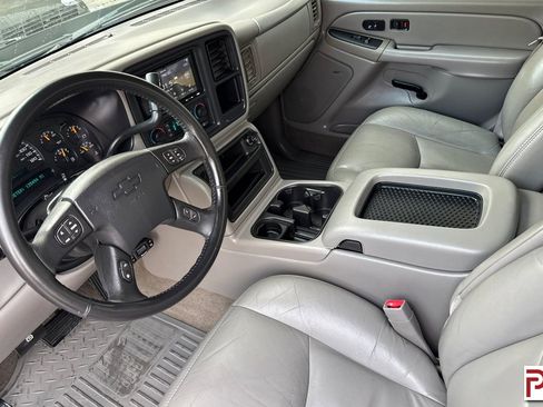 Used 2005 Chevrolet Silverado 2500 LT w/ Heavy-Duty Power Package image 10