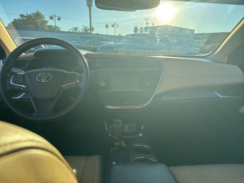 Used 2017 Toyota Avalon Limited image 8