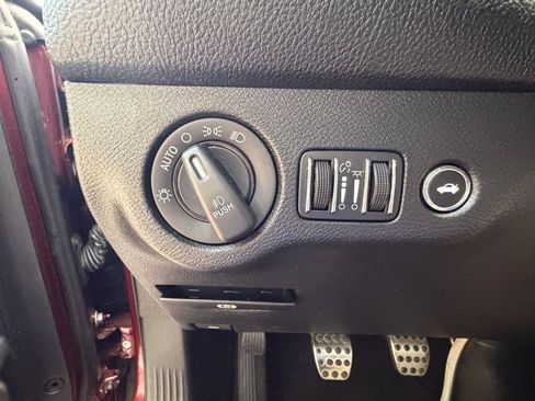 Used 2019 Dodge Challenger R/T RWD image 20