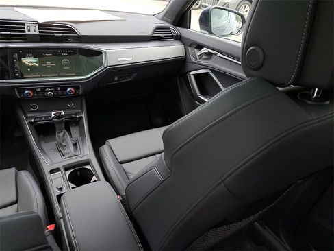 New 2025 Audi Q3 2.0T Premium image 25